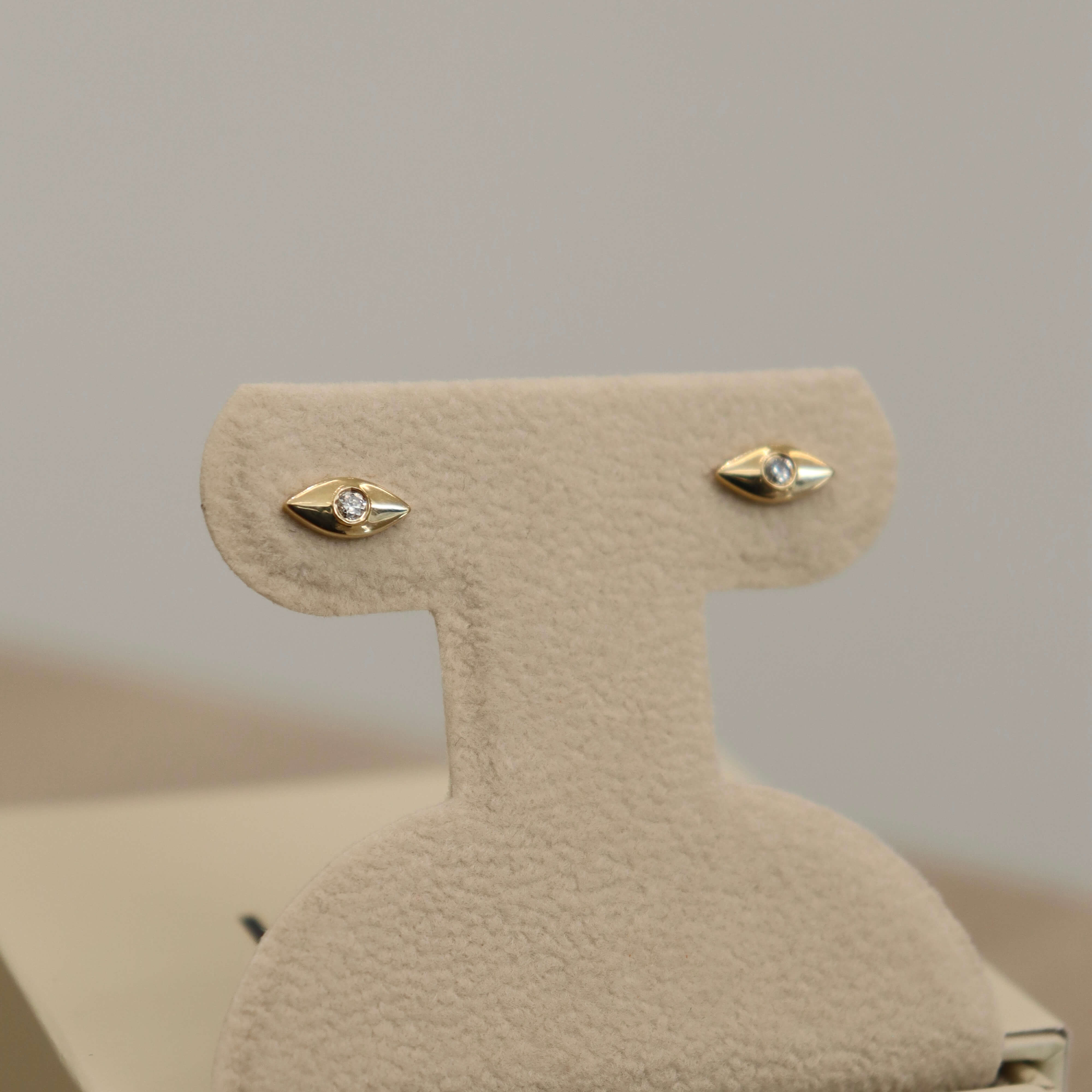 14K Plain Eye Diamond Studs (Sample Sale) Earrings IceLink-CAL   